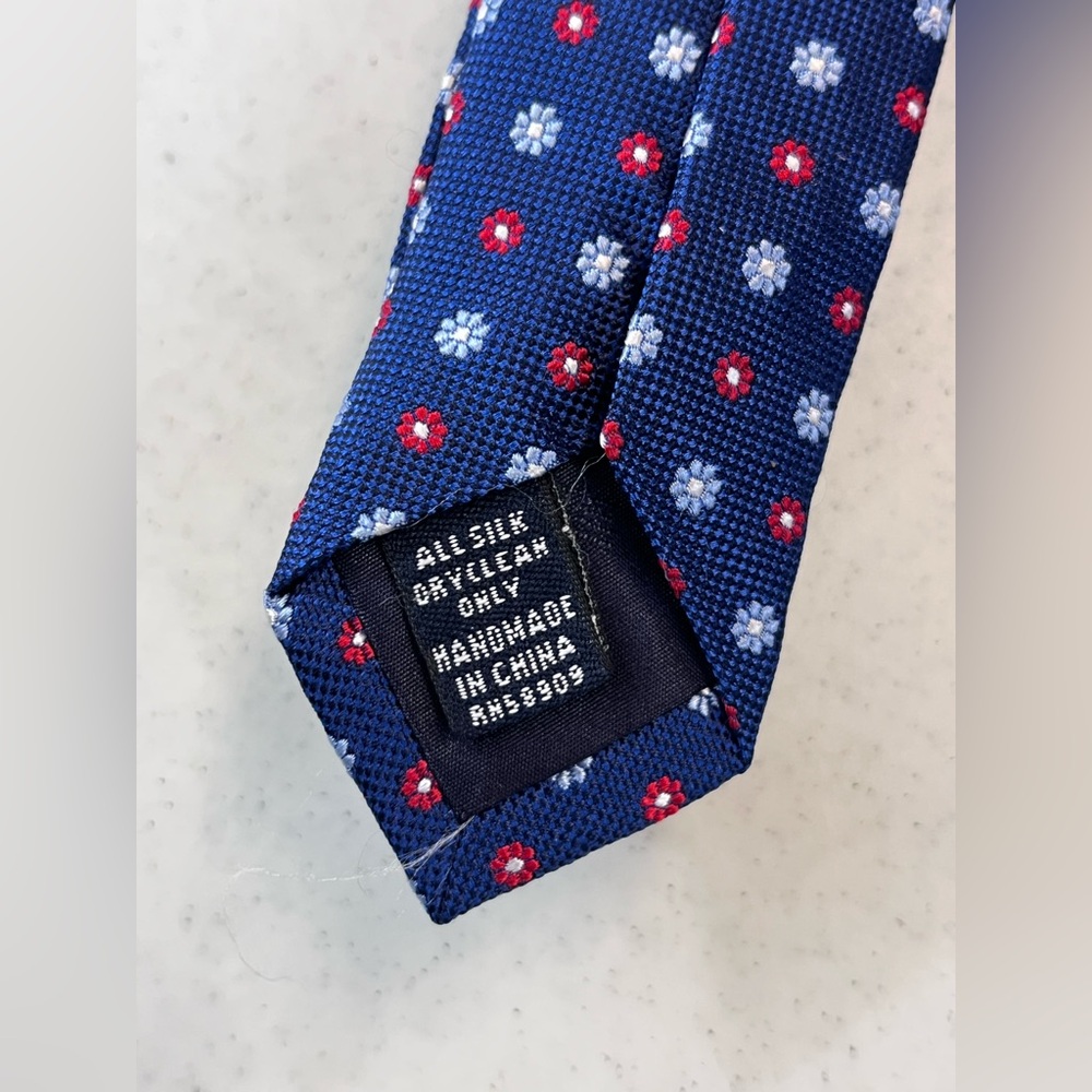 Roundtree & Yorke 65“ Foulard Pattern All Silk Tie - Picture 3 of 6